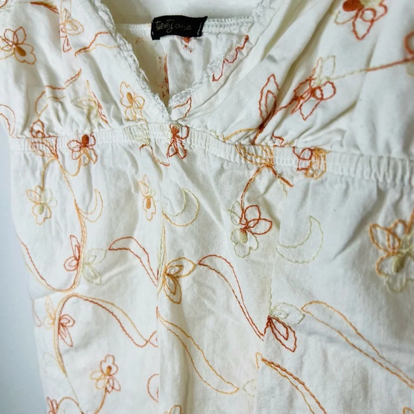 Forever Twenty One Tank with Embroidered Flowers Size Large - Picture 4 of 9